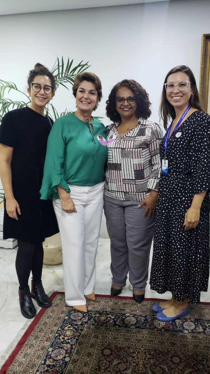 Ao centro a deputada estadual Cristina Silvestri, Procuradora da Mulher da Assembleia do Paraná e a vereadora Beth Leal/Cascavel.